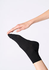Ankle Sock in Scottish Lisle Fine Rib - Black - Black | Oroblù